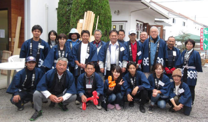 スタッフと出店者の皆さん